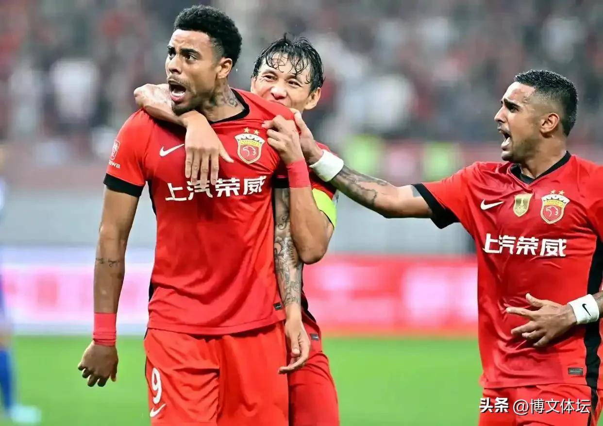 AYX-包含上海久事训练开放日；关键战外线爆发引观众欢呼；中超在即；团队化学反应显著的词条