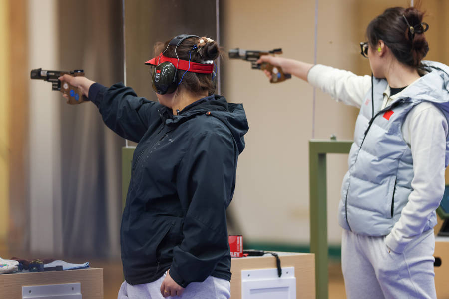 爱游戏体育-包含射击联赛上演强强对话，祁连猎隼队大胜瓯越银狐队，战术调整见效；韧性比赛的样板的词条