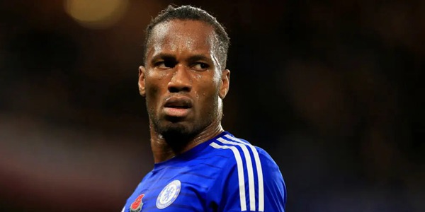 爱游戏体育- 切尔西名宿德罗巴为贾玲撑伞 