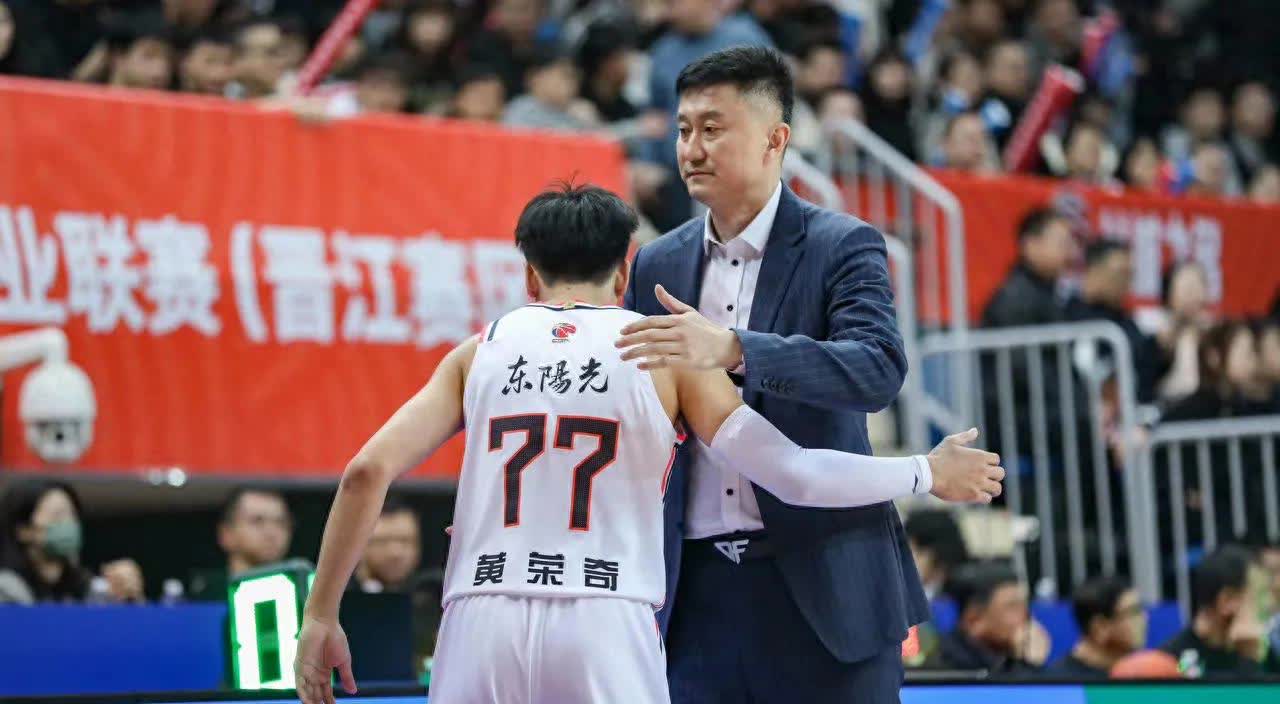 爱游戏- 埃因霍温转会 